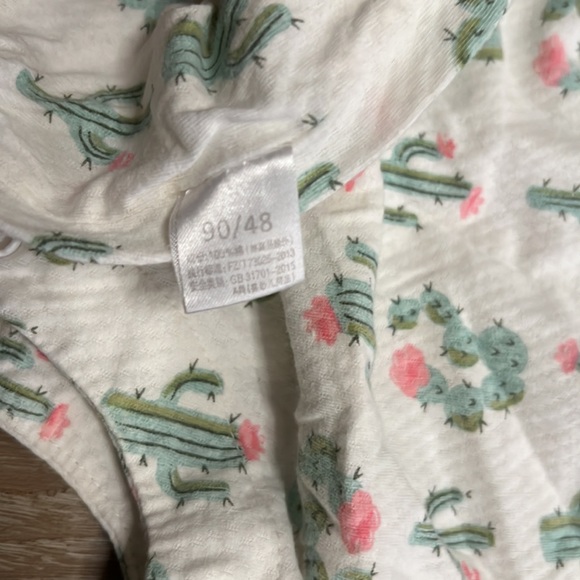 13 pairs of pajamas - Picture 5 of 11